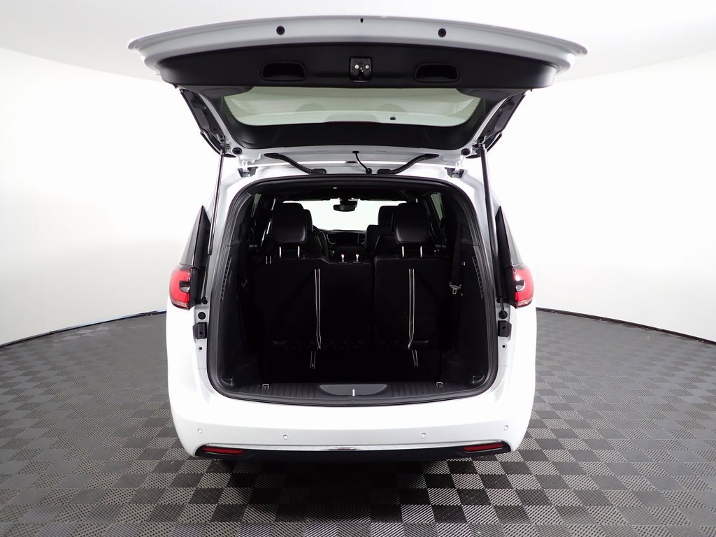 New 2026 Chrysler Pacifica Select image 12