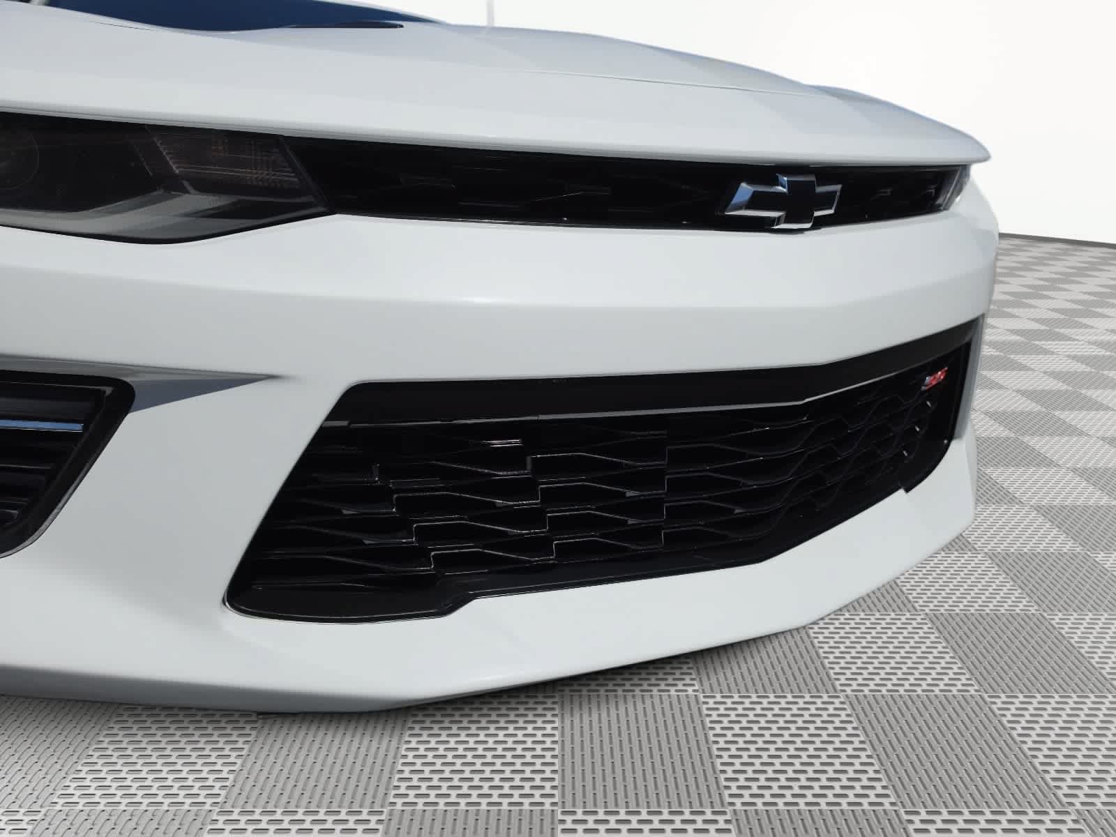 Used 2018 Chevrolet Camaro SS RWD image 6