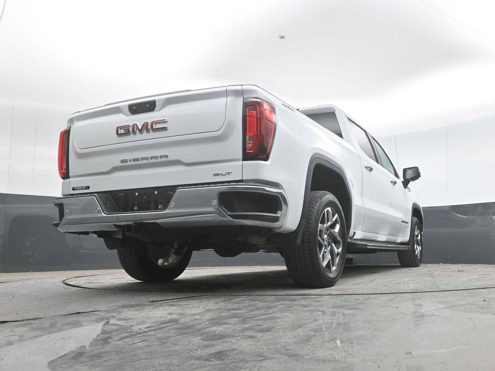Used 2024 GMC Sierra 1500 SLT w/ SLT Premium Plus Package AWD/4WD image 48