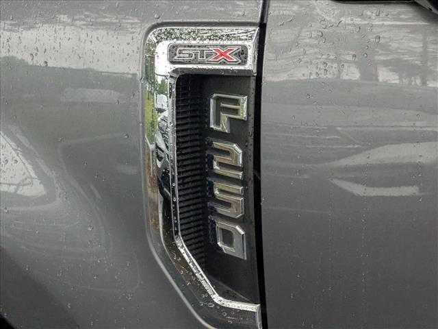 Used 2021 Ford F250 4x4 Crew Cab Super Duty image 13