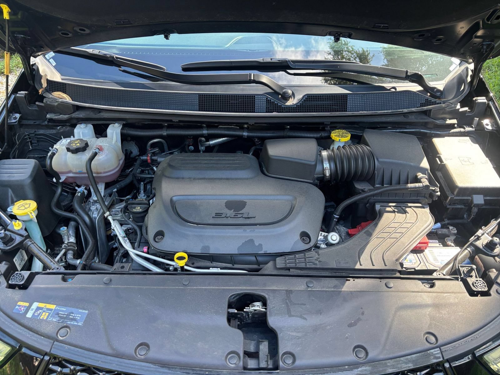 Used 2025 Chrysler Pacifica Limited FWD image 36