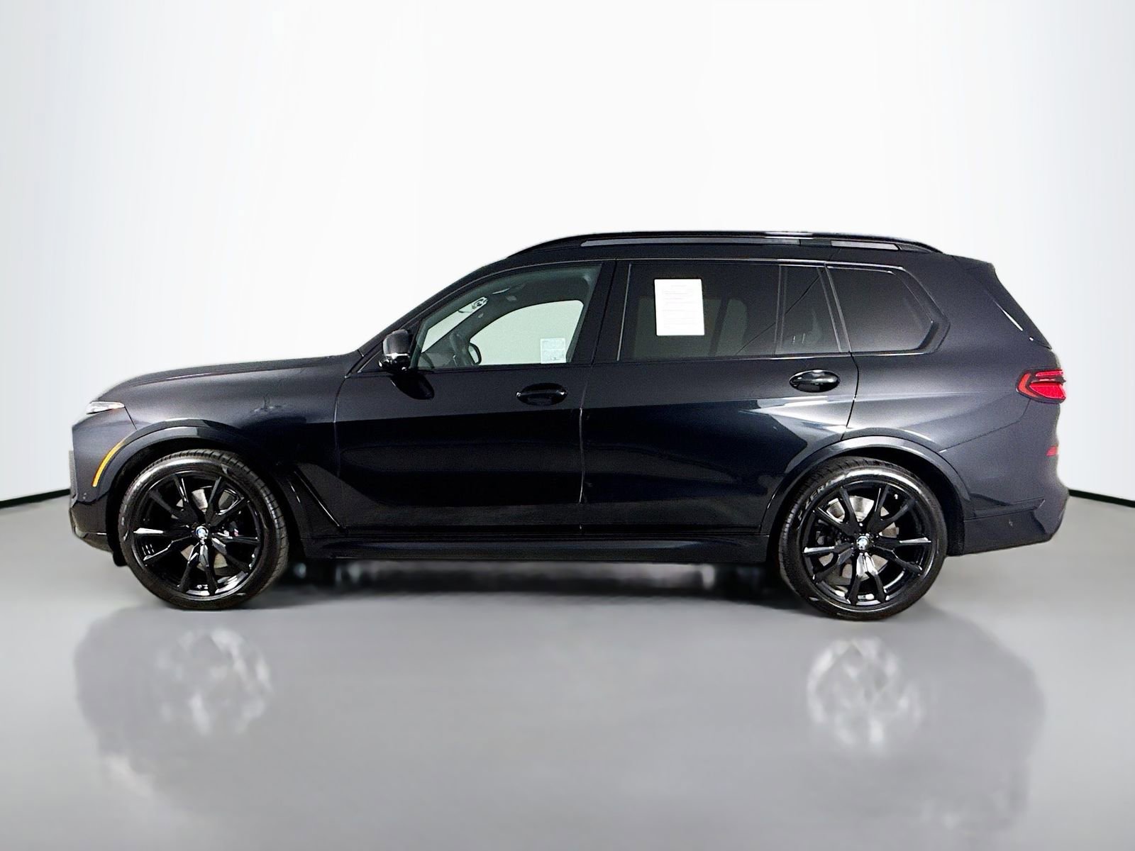 Used 2025 BMW X7 M60i image 4