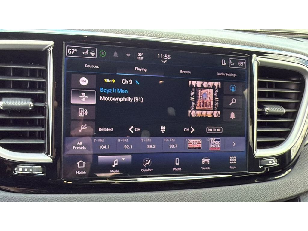 Used 2025 Chrysler Pacifica Select FWD image 18