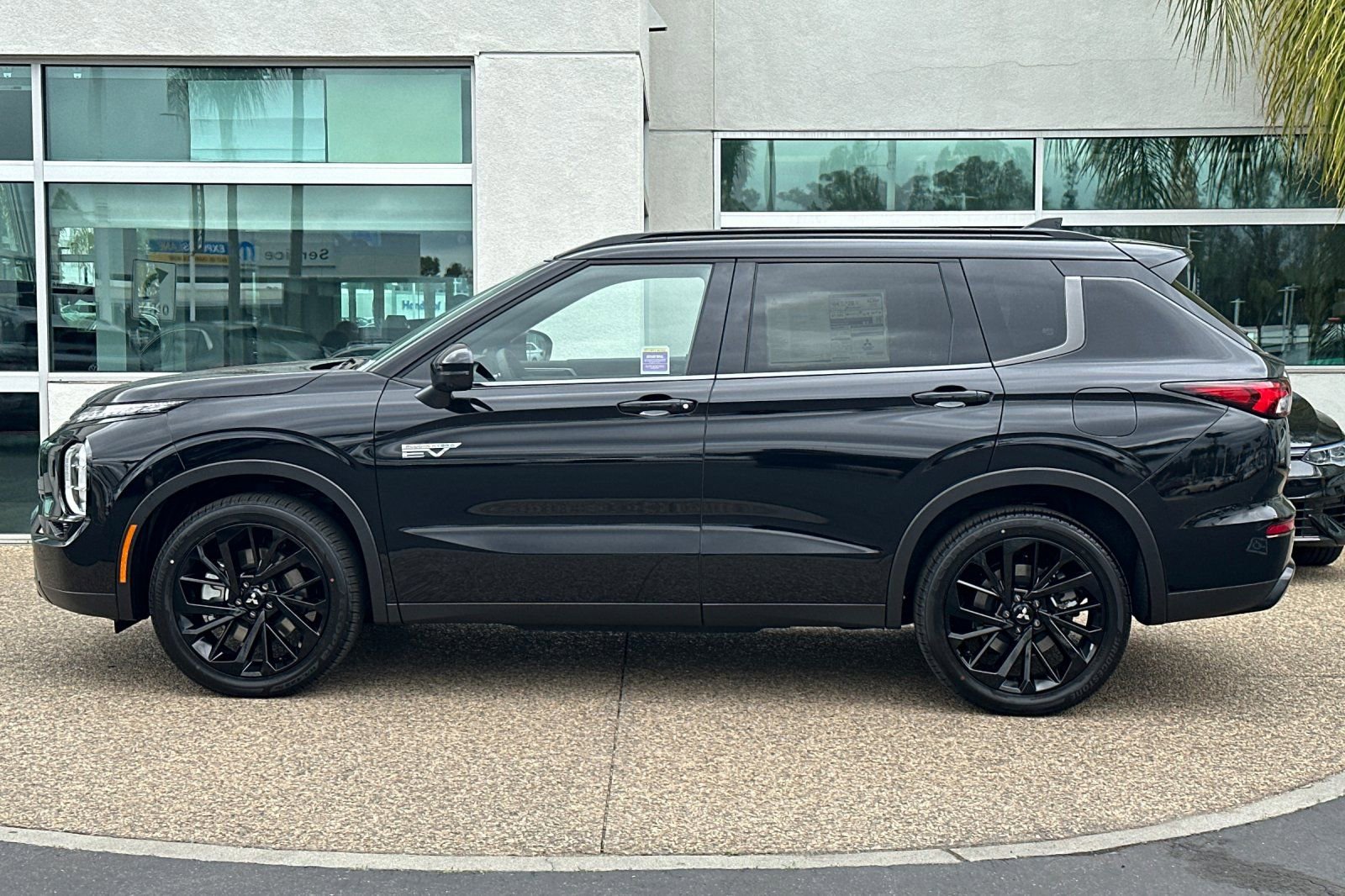 New 2025 Mitsubishi Outlander SEL image 7