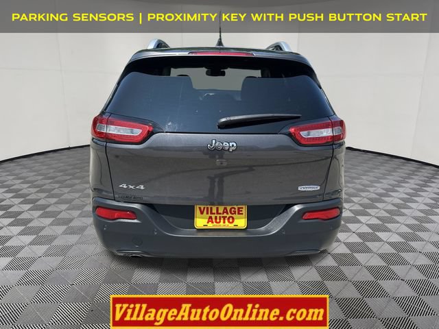 Used 2017 Jeep Cherokee Latitude w/ Comfort/Convenience Group AWD/4WD image 3