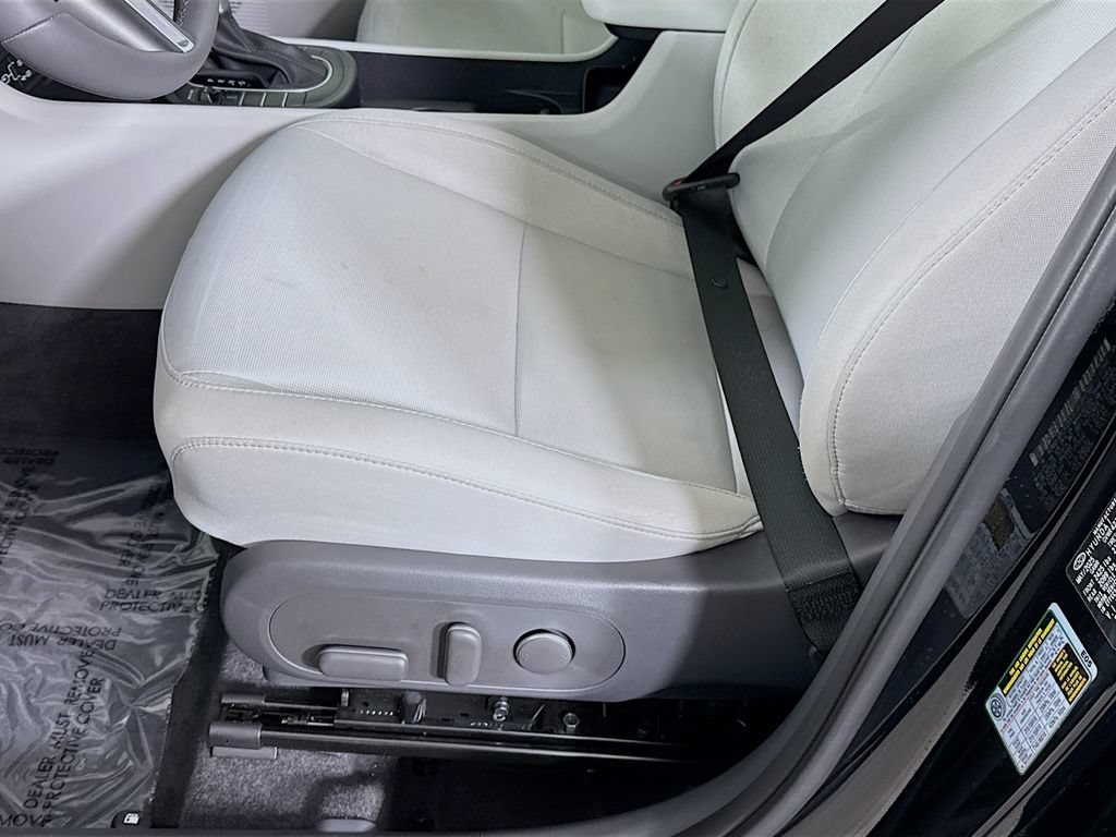 Certified 2025 Hyundai Kona SEL AWD/4WD image 24