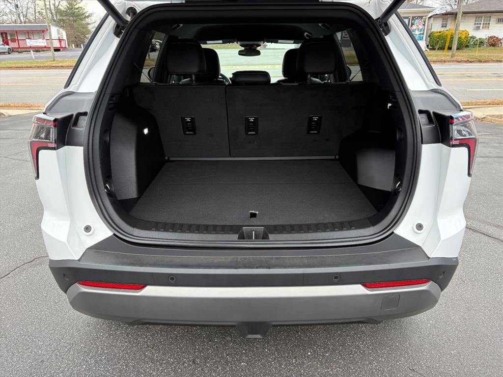 Used 2025 Chevrolet Equinox LT w/ Convenience Package II image 23