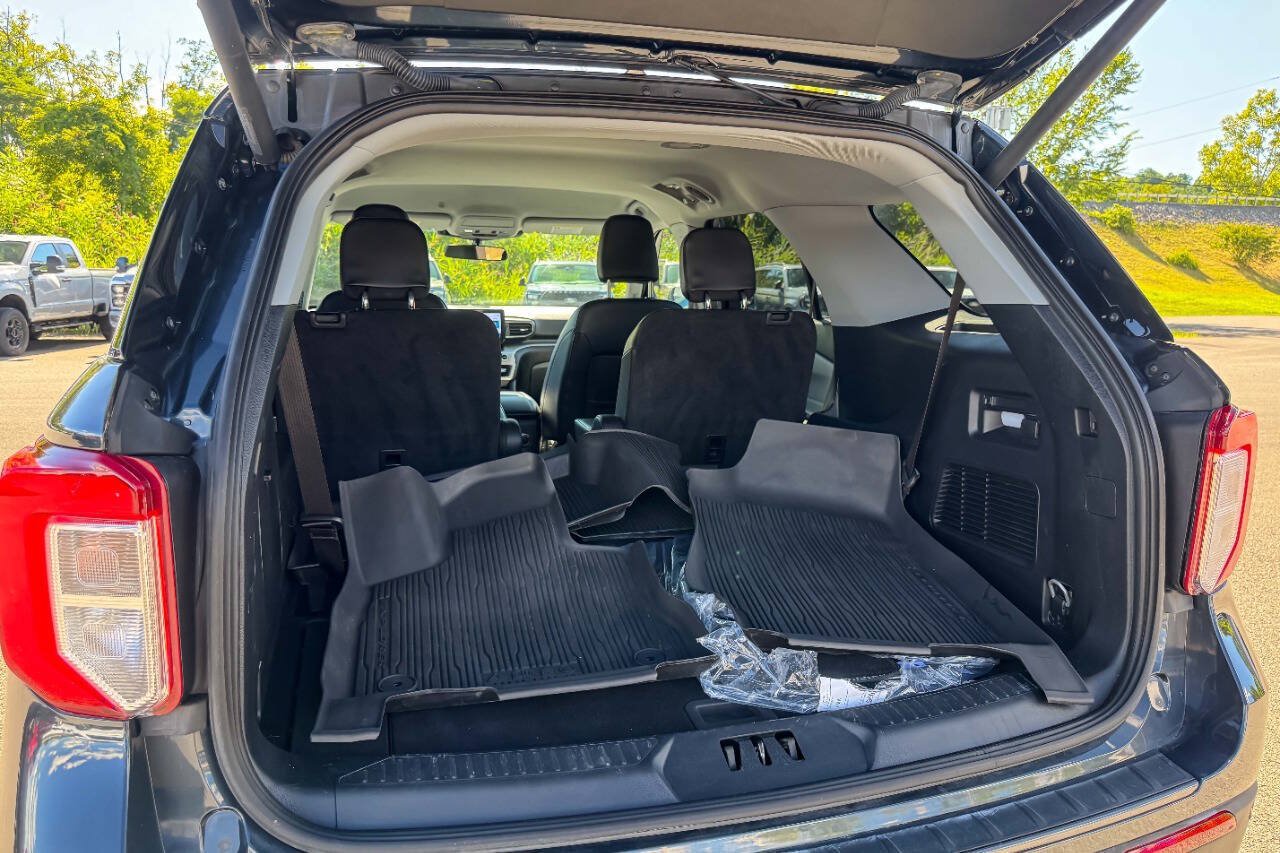 Used 2023 Ford Explorer XLT w/ Equipment Group 202A AWD/4WD image 19