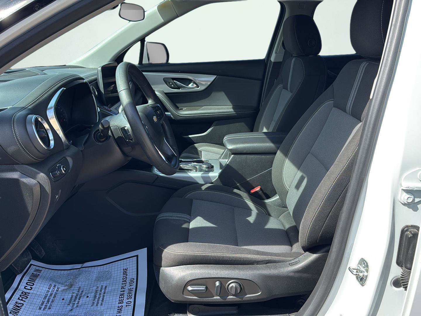 Used 2025 Chevrolet Blazer LT image 9