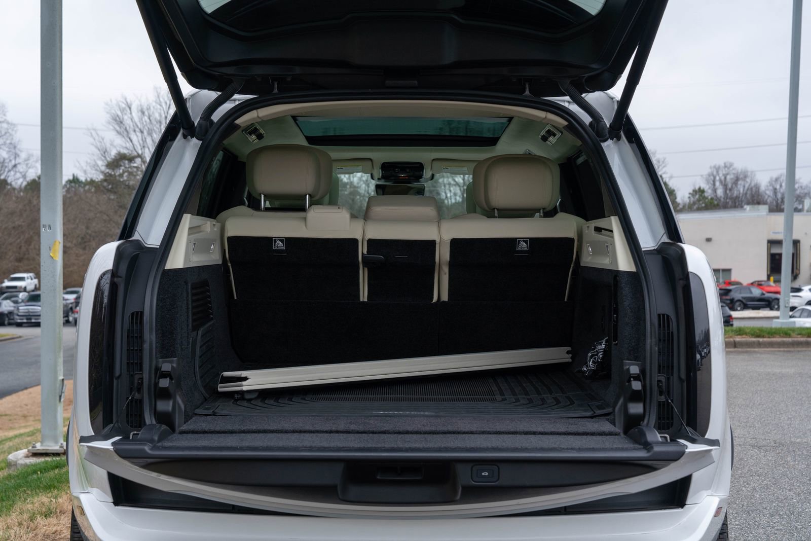 Used 2024 Land Rover Range Rover Autobiography image 13