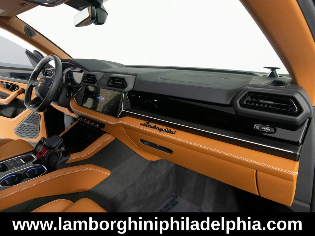 Used 2025 Lamborghini Urus SE AWD/4WD image 27