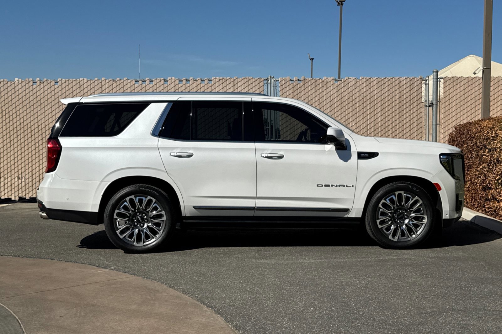 Certified 2023 GMC Yukon Denali Ultimate AWD/4WD image 3