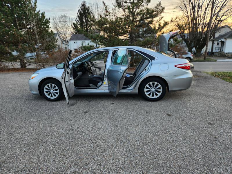 Used 2015 Toyota Camry LE image 17