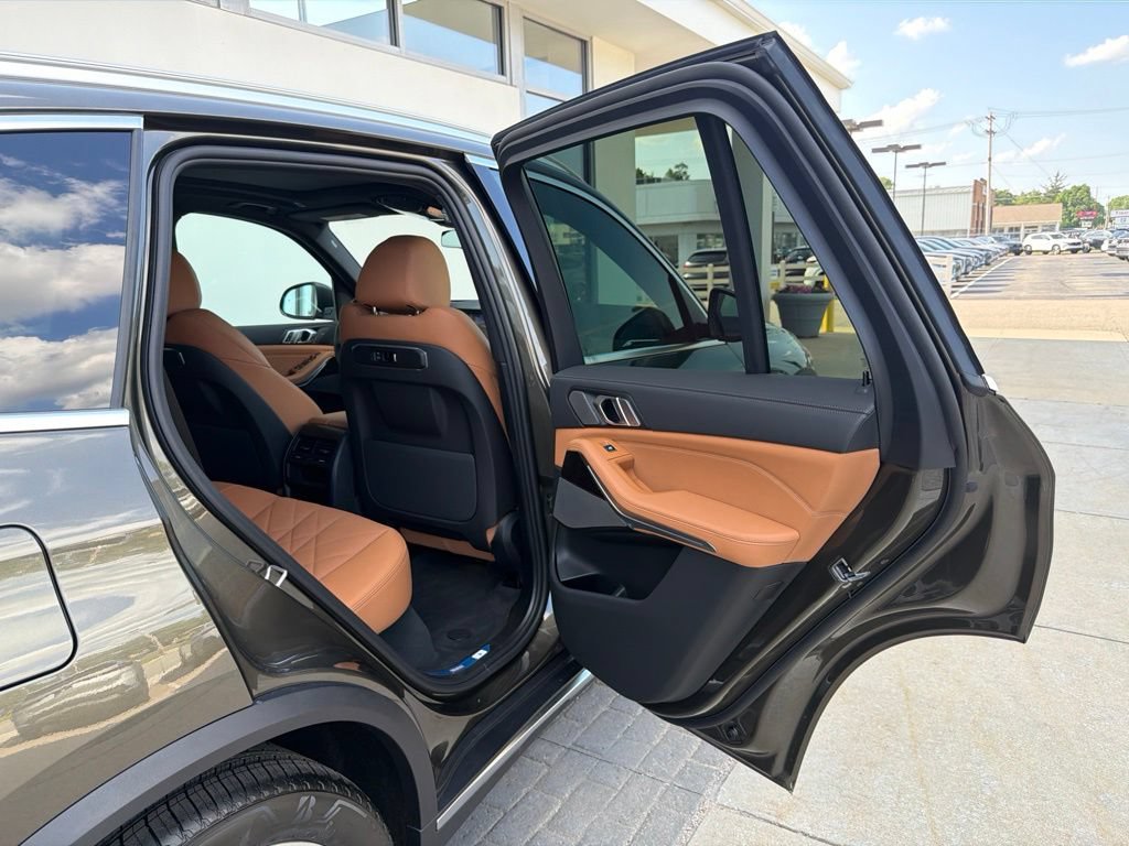 New 2026 BMW X5 xDrive40i w/ Premium Package AWD/4WD image 11