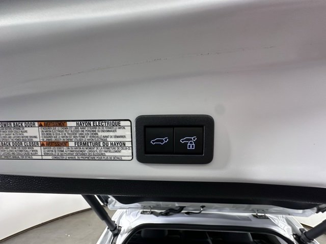 Used 2022 Toyota Corolla Cross XLE w/ Convenience Package image 14