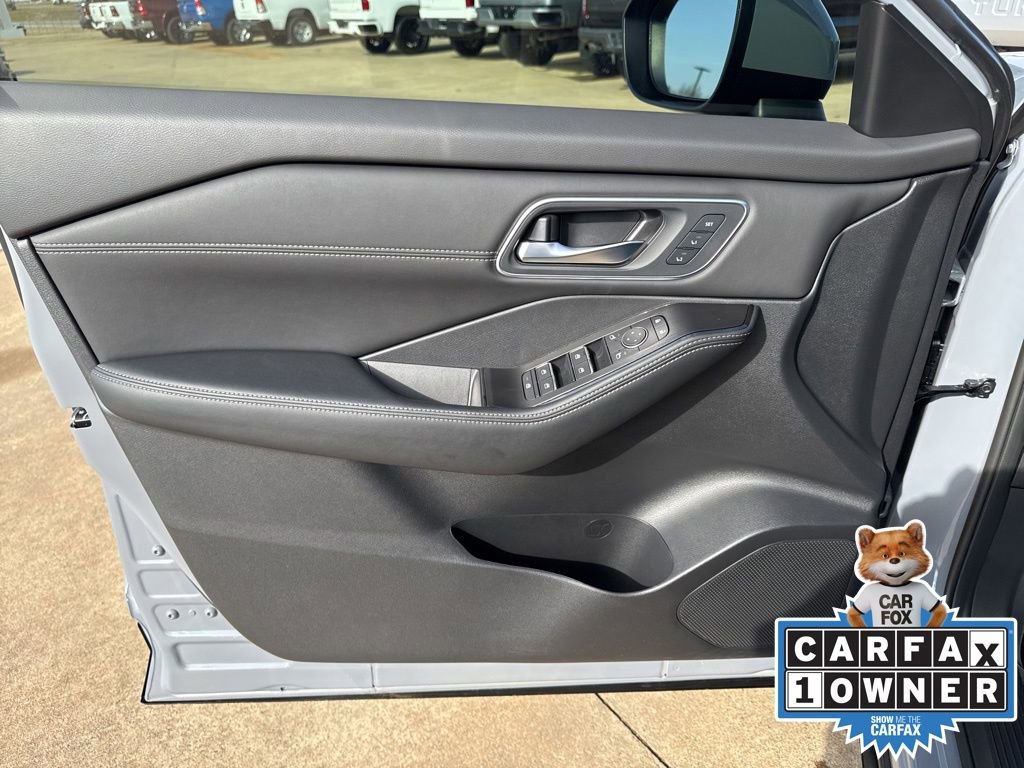 Used 2025 Nissan Rogue Platinum w/ Platinum Premium Package image 6