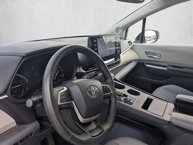 Used 2023 Toyota Sienna XLE w/ XLE Plus Package image 9