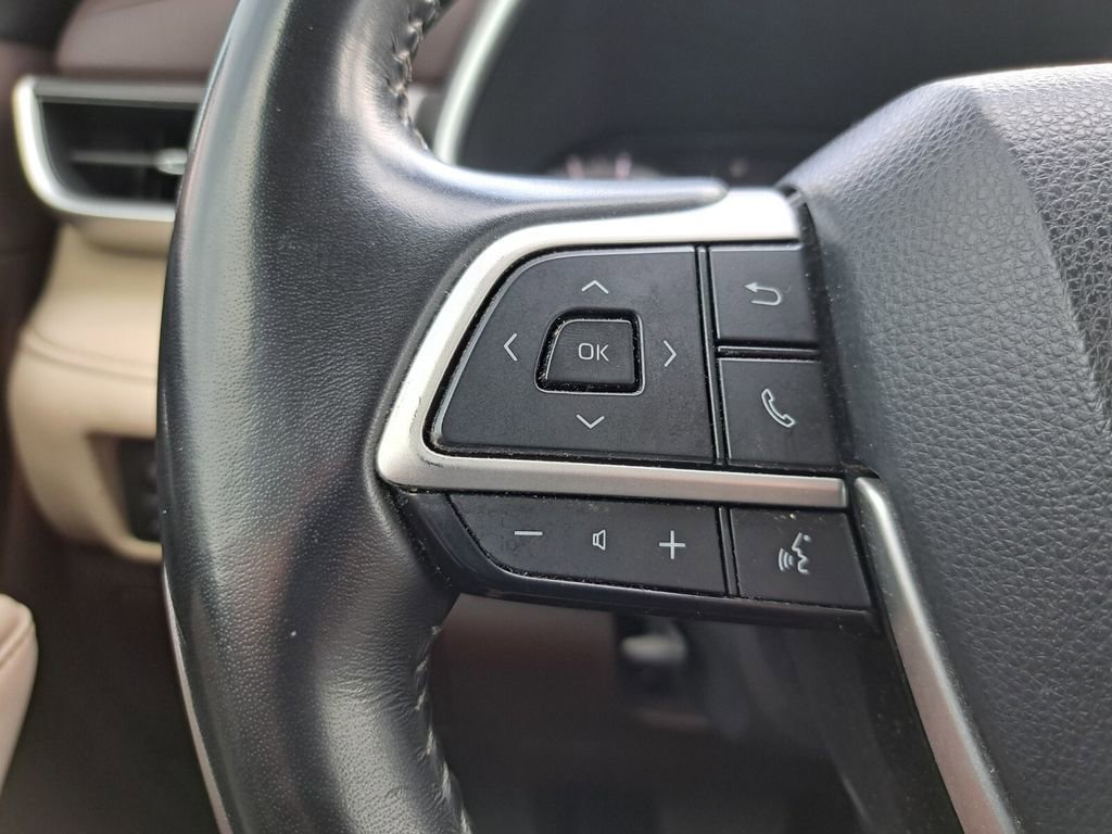 Used 2022 Toyota Highlander XLE FWD image 14