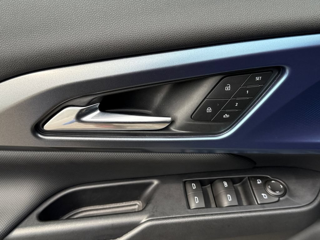 New 2026 Chevrolet Equinox EV LT w/ Convenience Package II FWD image 11