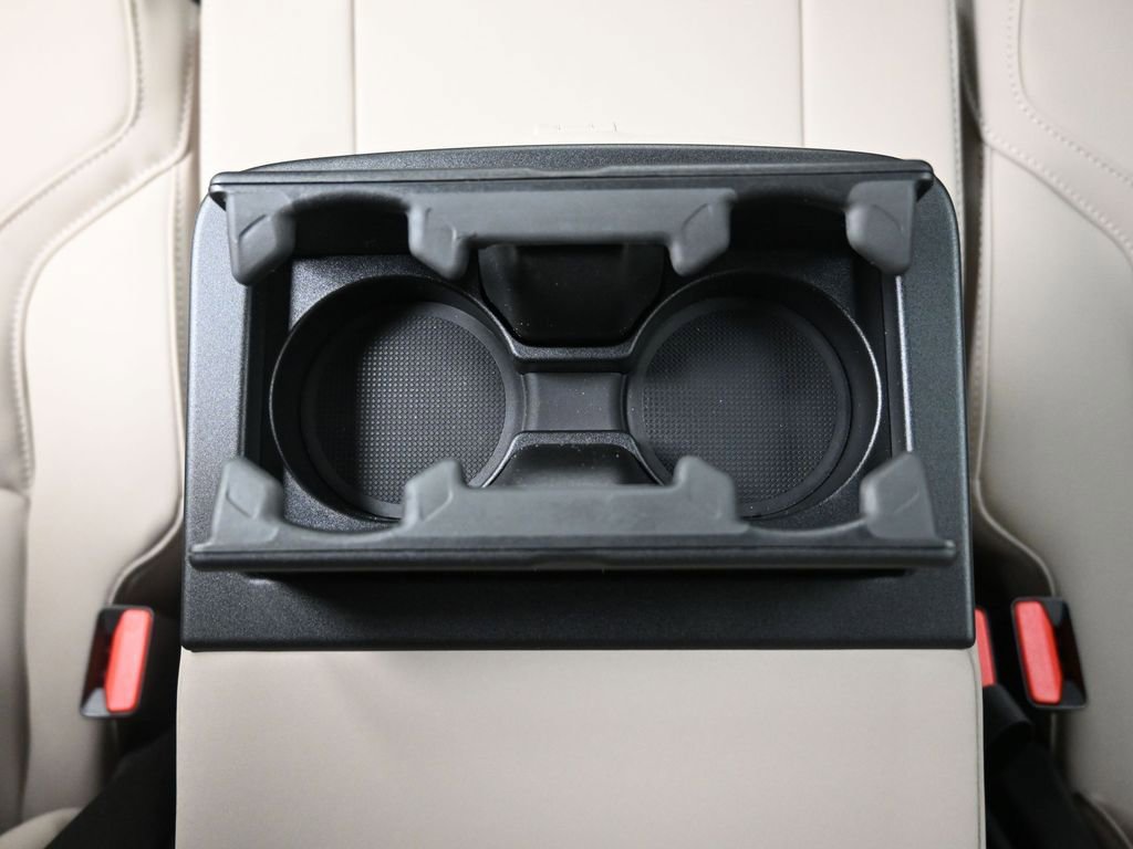 New 2026 Volvo XC90 B6 Plus w/ Protection Package Premier image 24