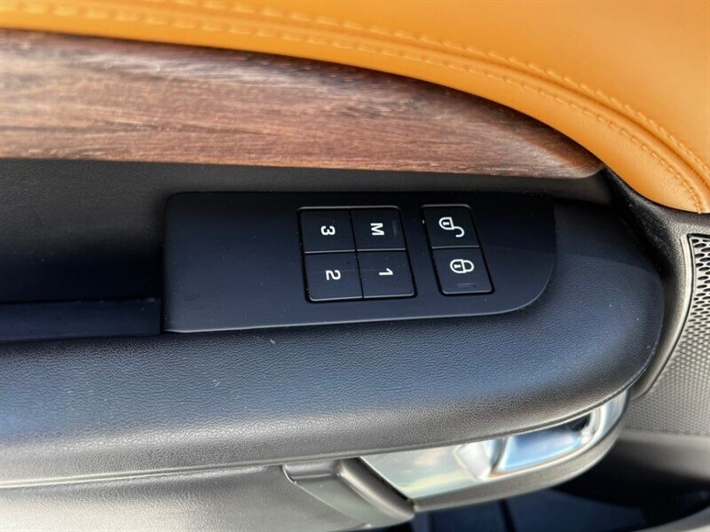 Used 2017 Land Rover Discovery HSE Luxury AWD/4WD image 34