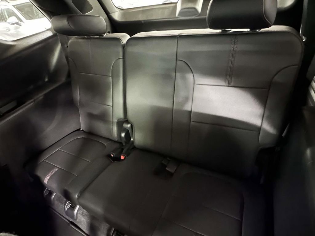 Used 2023 Chevrolet Traverse RS image 17