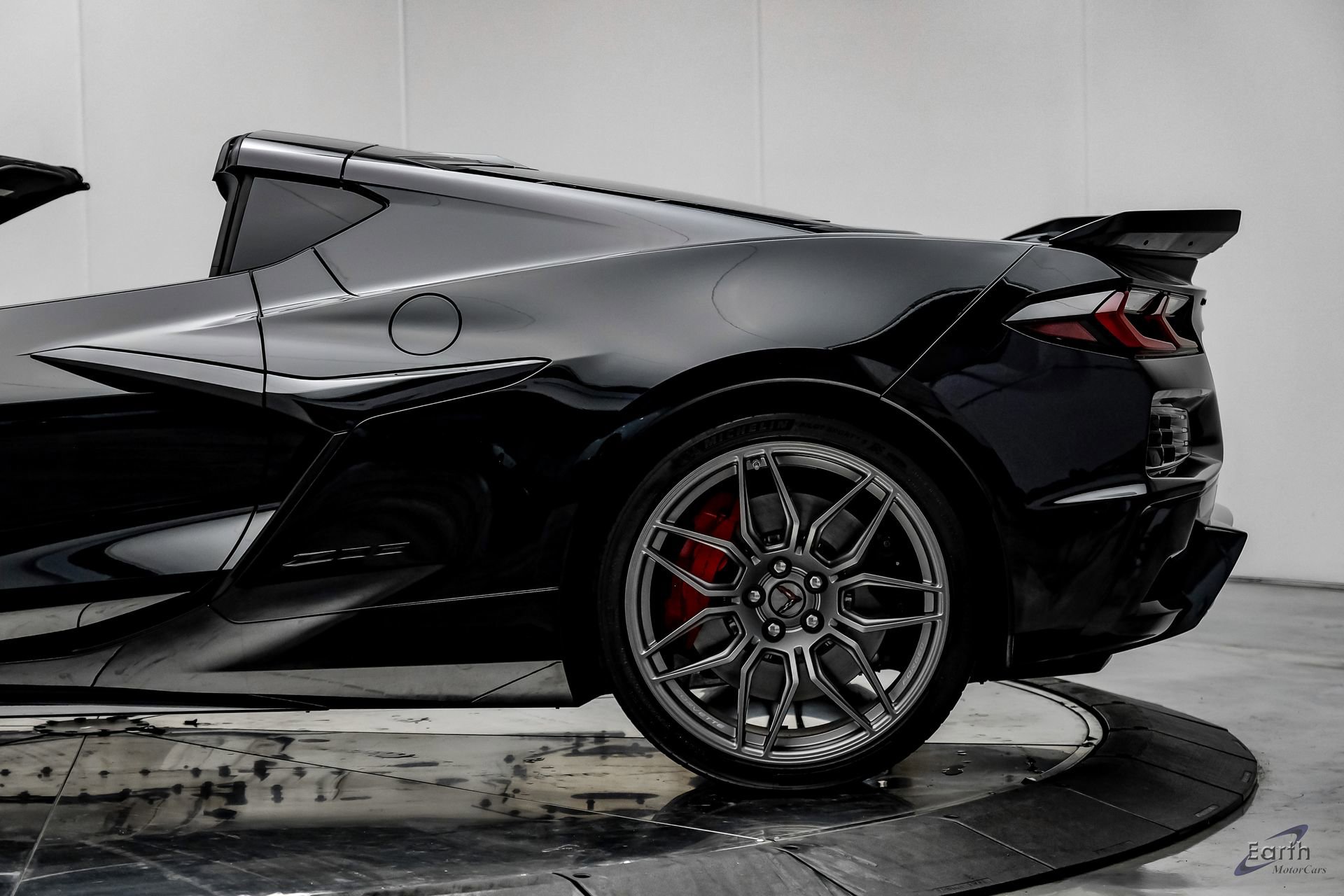 Used 2025 Chevrolet Corvette Z06 RWD image 12