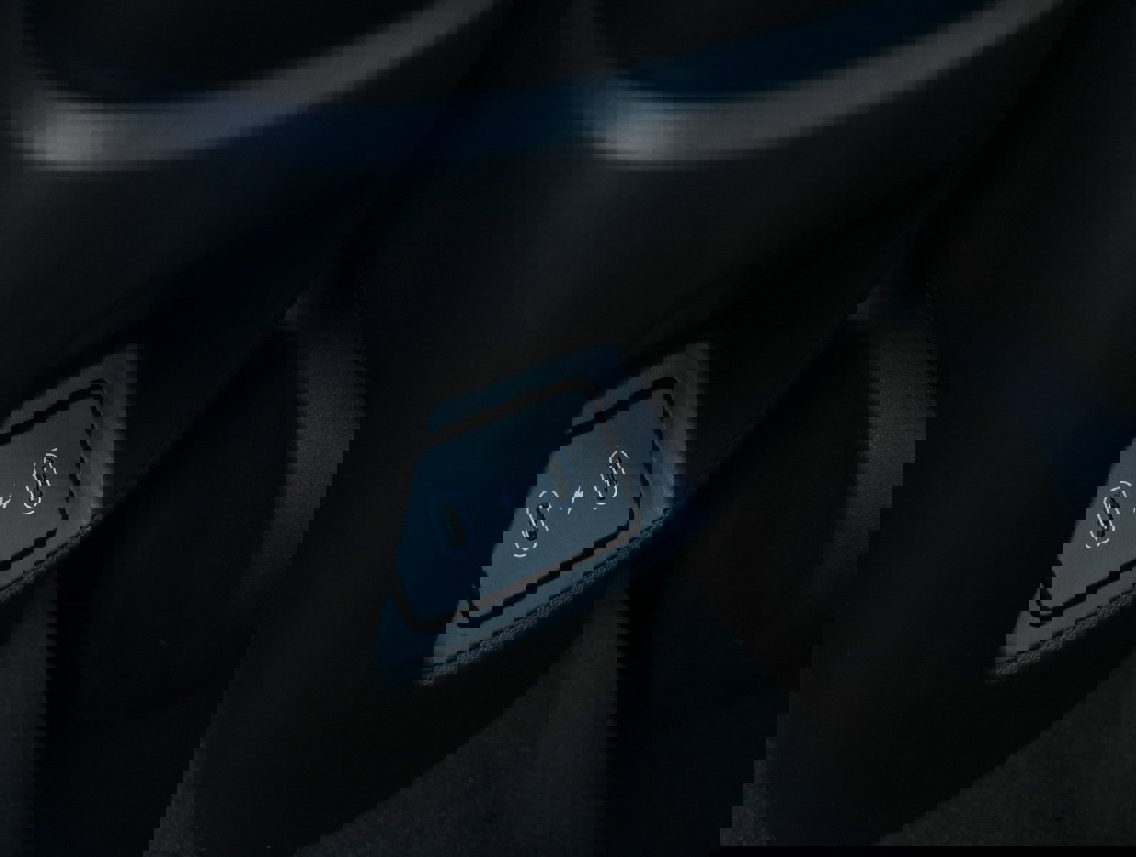 New 2025 Hyundai Elantra Limited image 16