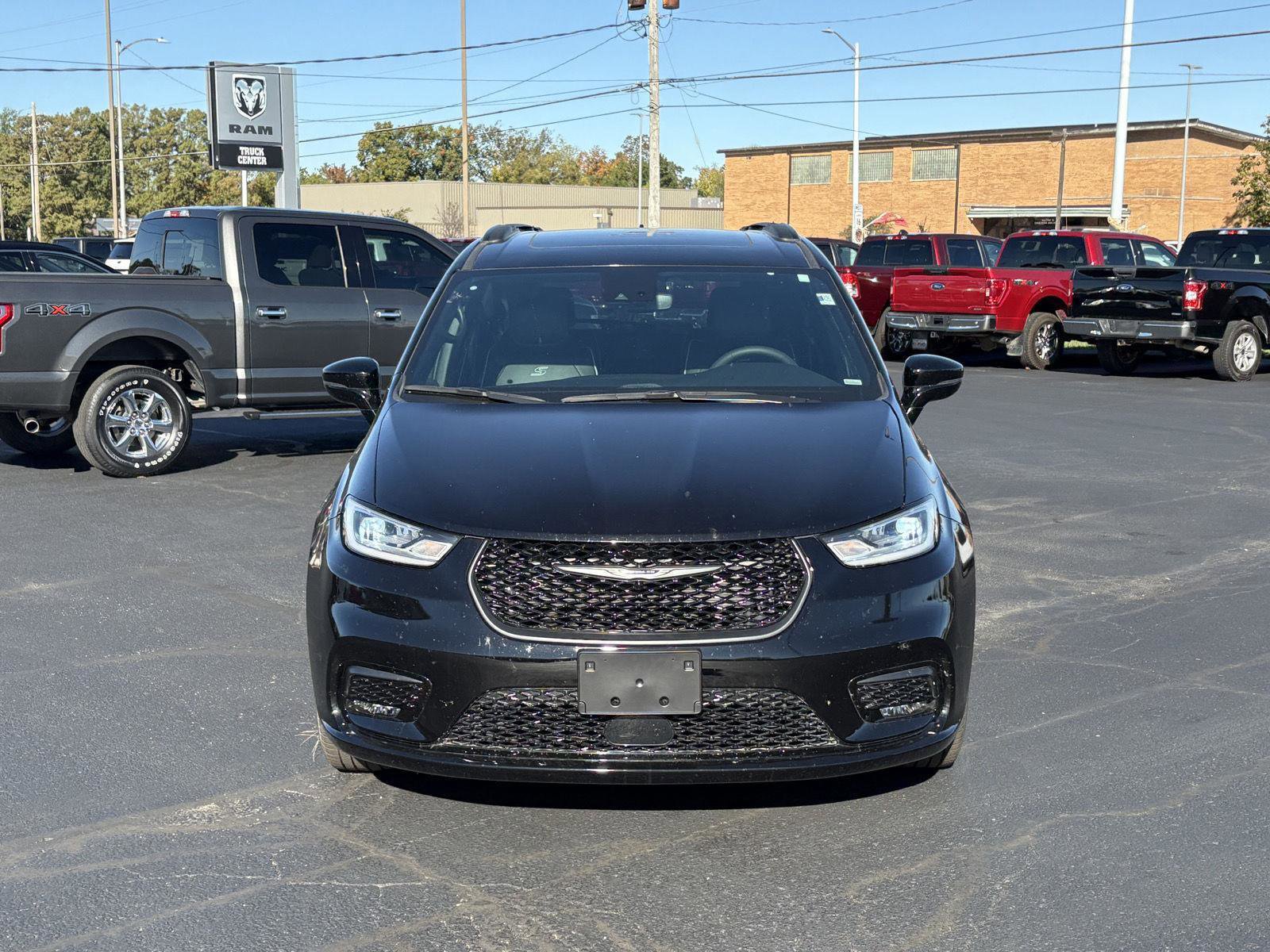 Used 2025 Chrysler Pacifica Limited image 22