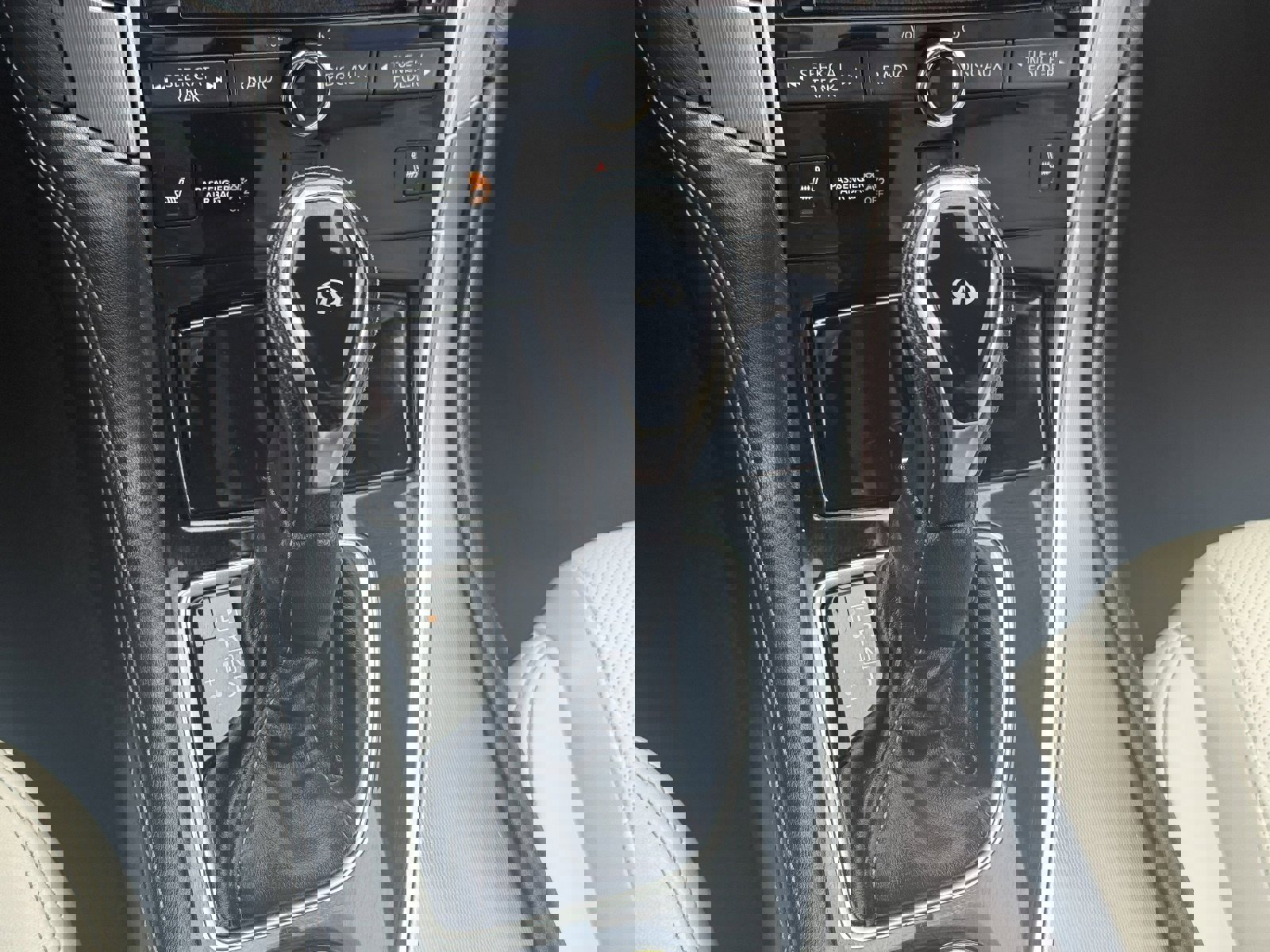 Used 2018 INFINITI Q60 3.0t Luxe w/ Sensory Package 3.0T Luxe image 32