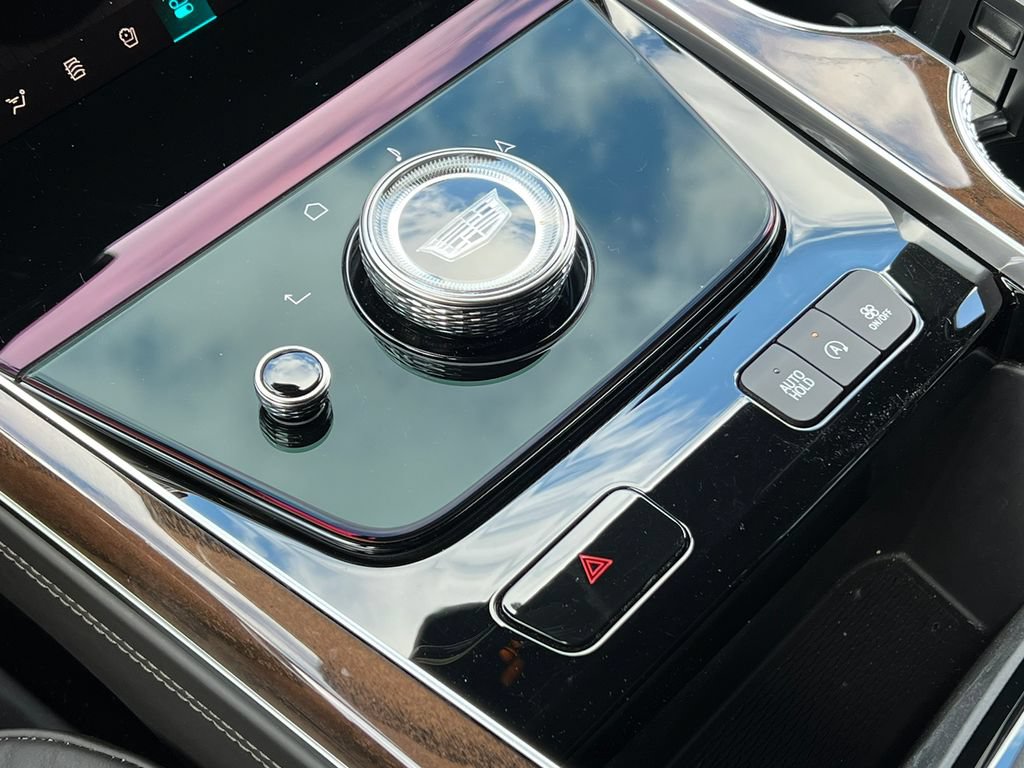Certified 2025 Cadillac Escalade Sport Platinum w/ LPO, Floor Liner Package AWD/4WD image 33