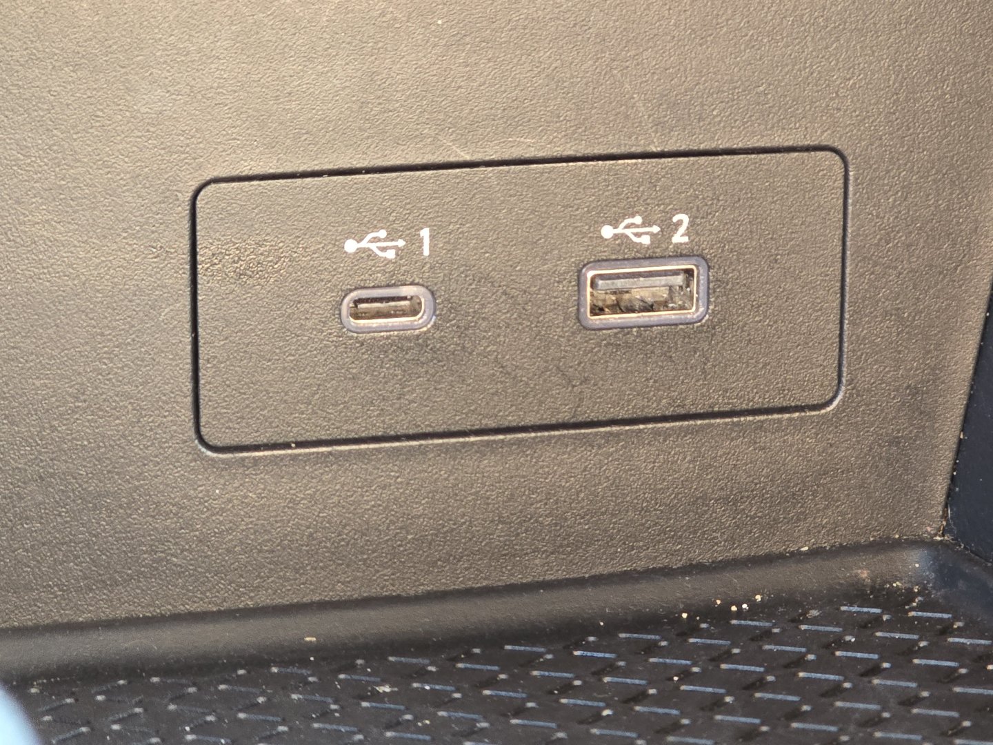 Used 2025 Nissan Pathfinder SV FWD image 8