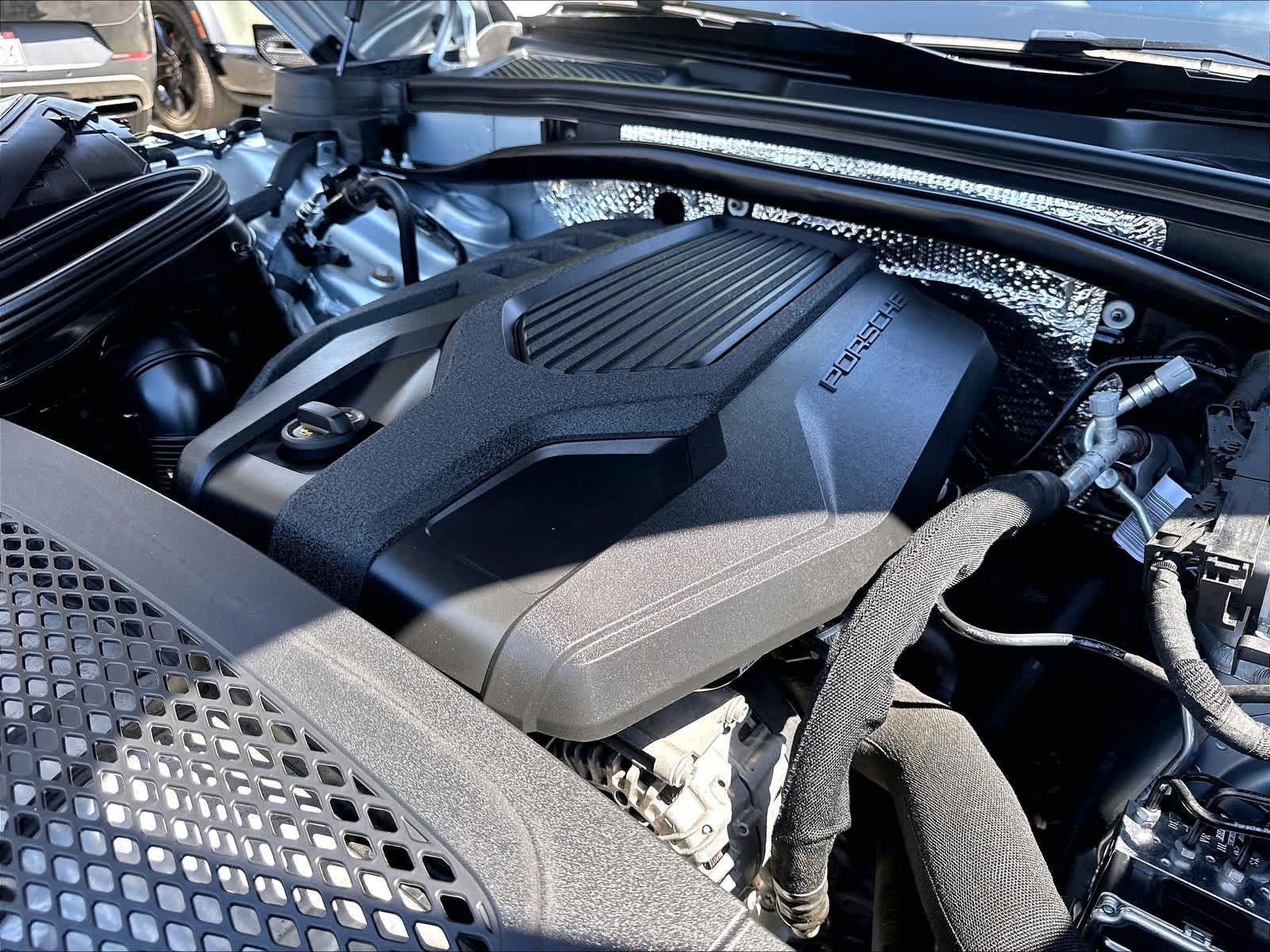 Used 2023 Porsche Macan AWD/4WD image 31