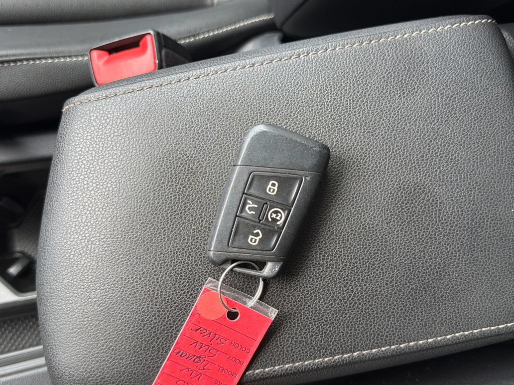 Used 2023 Volkswagen Tiguan SE w/ Panoramic Sunroof Package FWD image 48