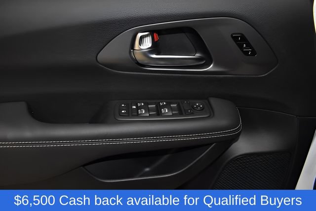 New 2026 Chrysler Pacifica Select AWD/4WD image 30