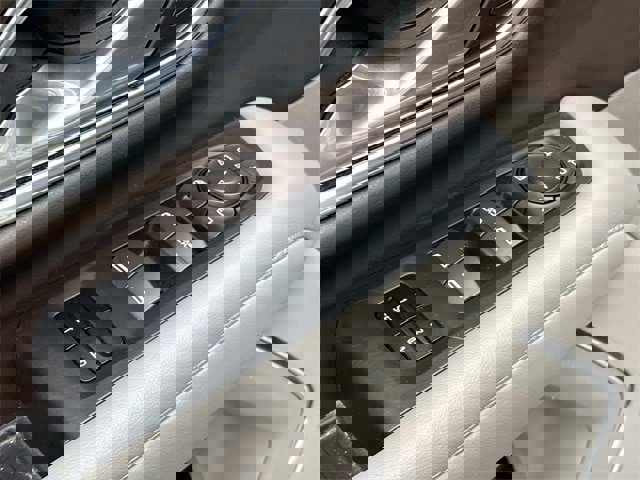 Used 2022 Chevrolet Suburban Z71 w/ Luxury Package image 27