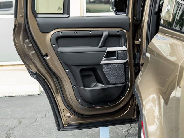 Used 2020 Land Rover Defender 110 HSE image 21