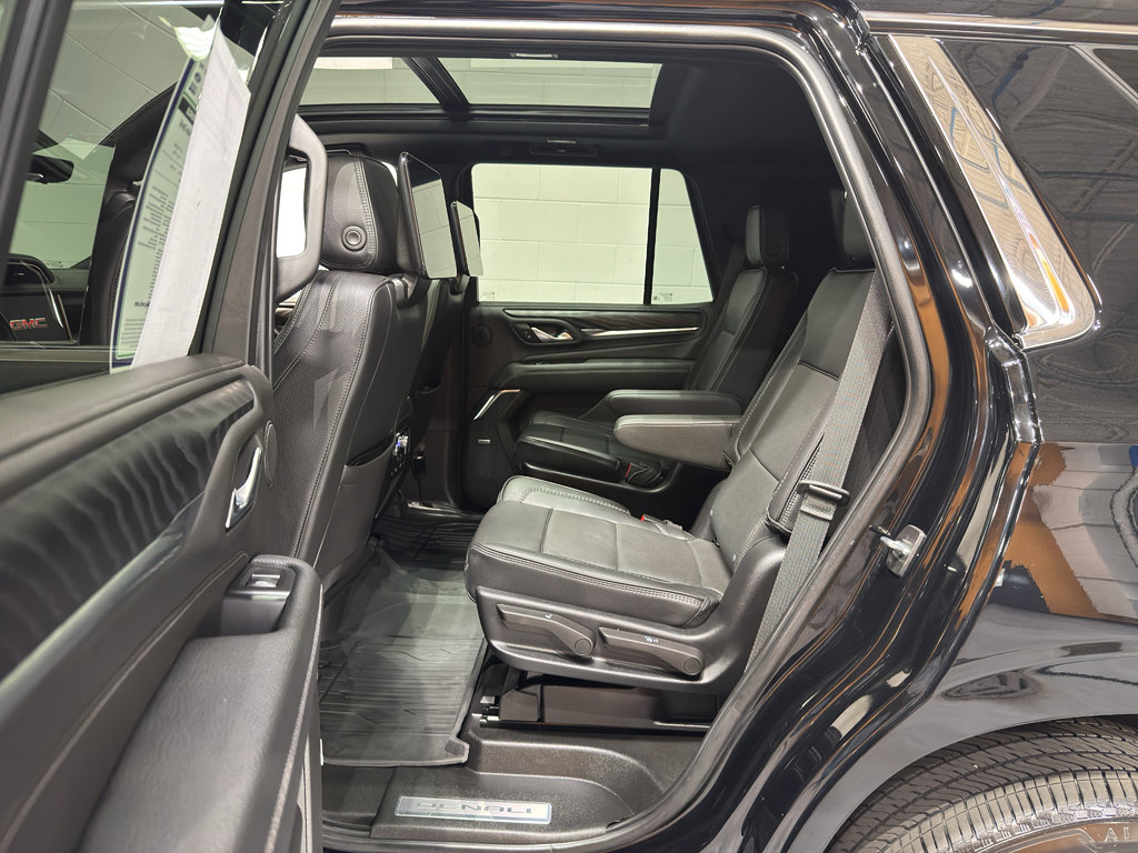 Used 2024 GMC Yukon Denali w/ Advanced Technology Package AWD/4WD image 12