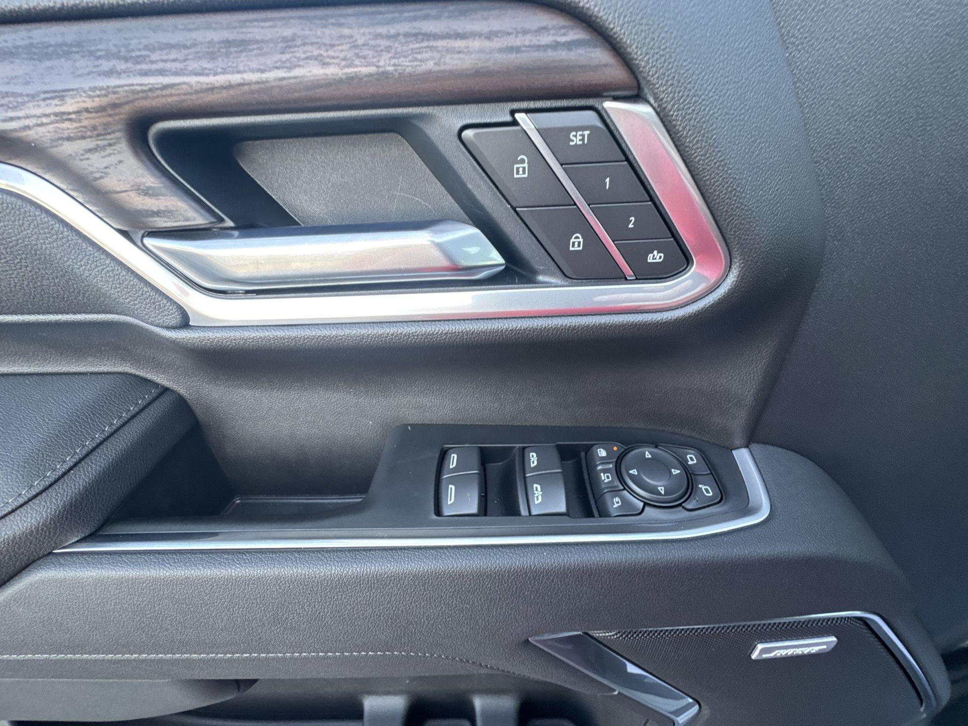 New 2026 GMC Sierra 2500 SLT w/ SLT Convenience Package image 15