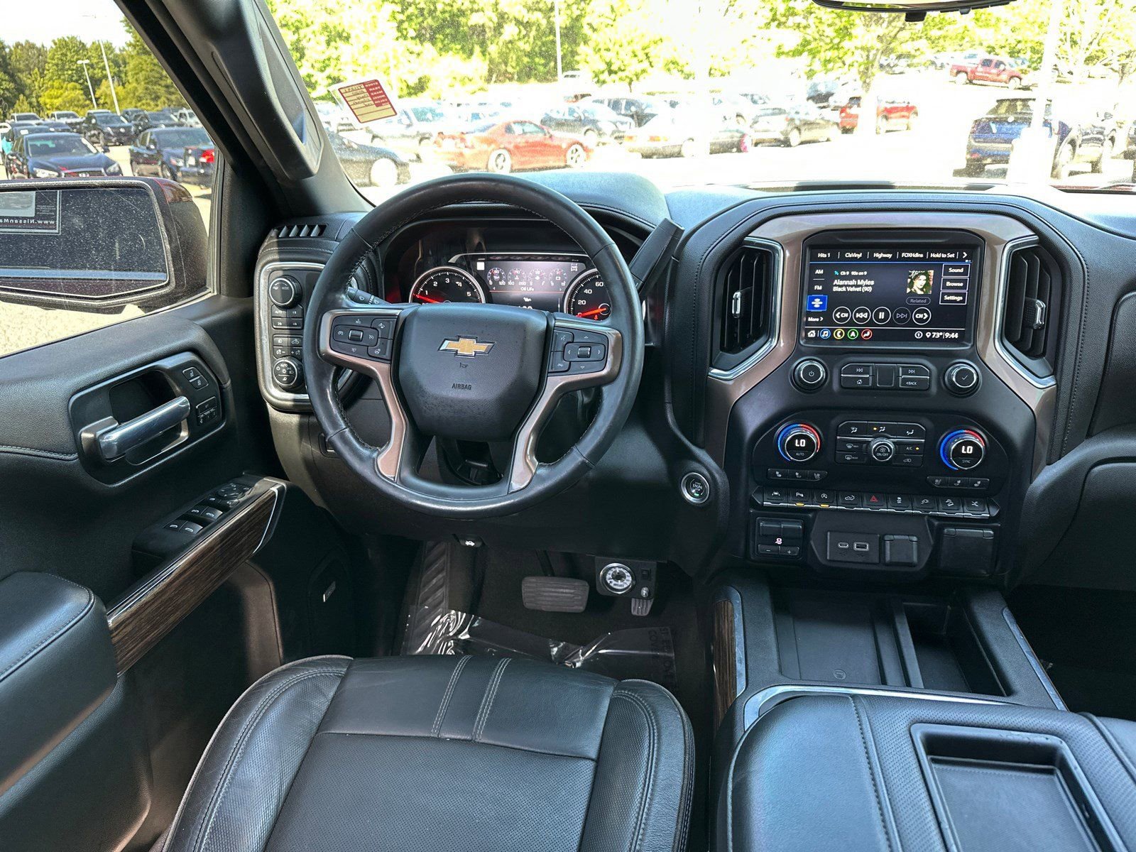 Used 2020 Chevrolet Silverado 1500 High Country w/ Technology Package AWD/4WD image 21