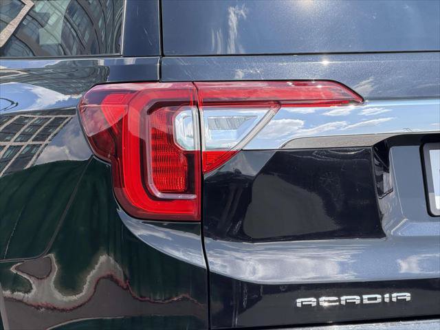 Used 2022 GMC Acadia Denali w/ Denali Technology Package AWD/4WD image 13