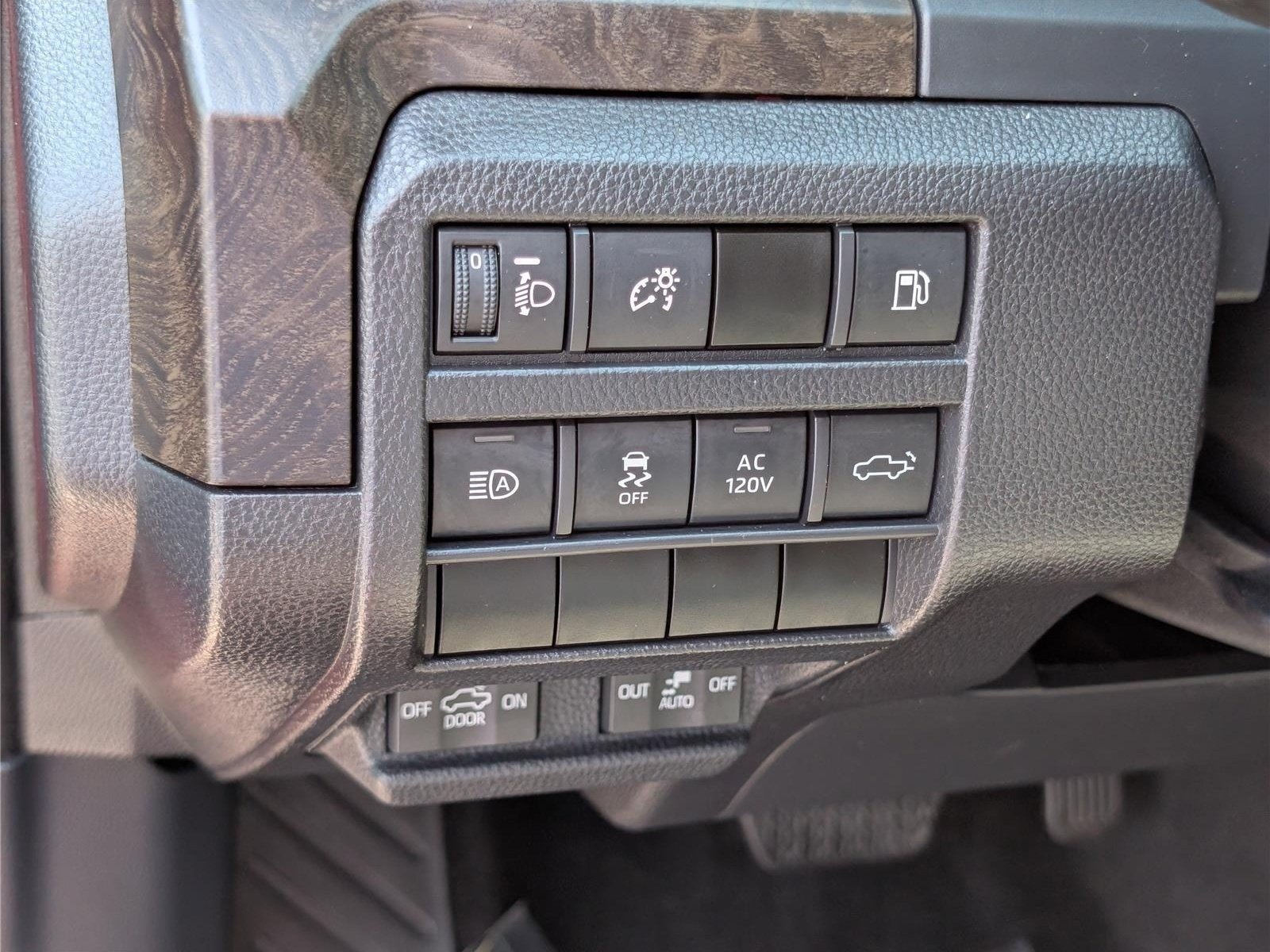 Used 2025 Toyota Tacoma Limited AWD/4WD image 22