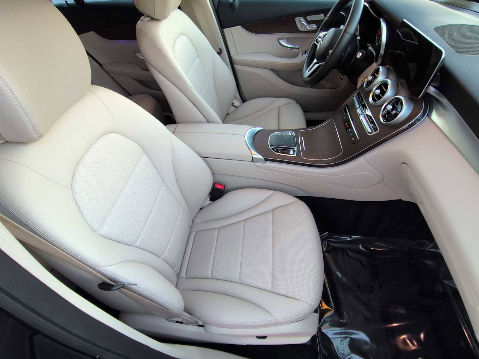 Used 2022 Mercedes-Benz GLC 300 4MATIC image 23