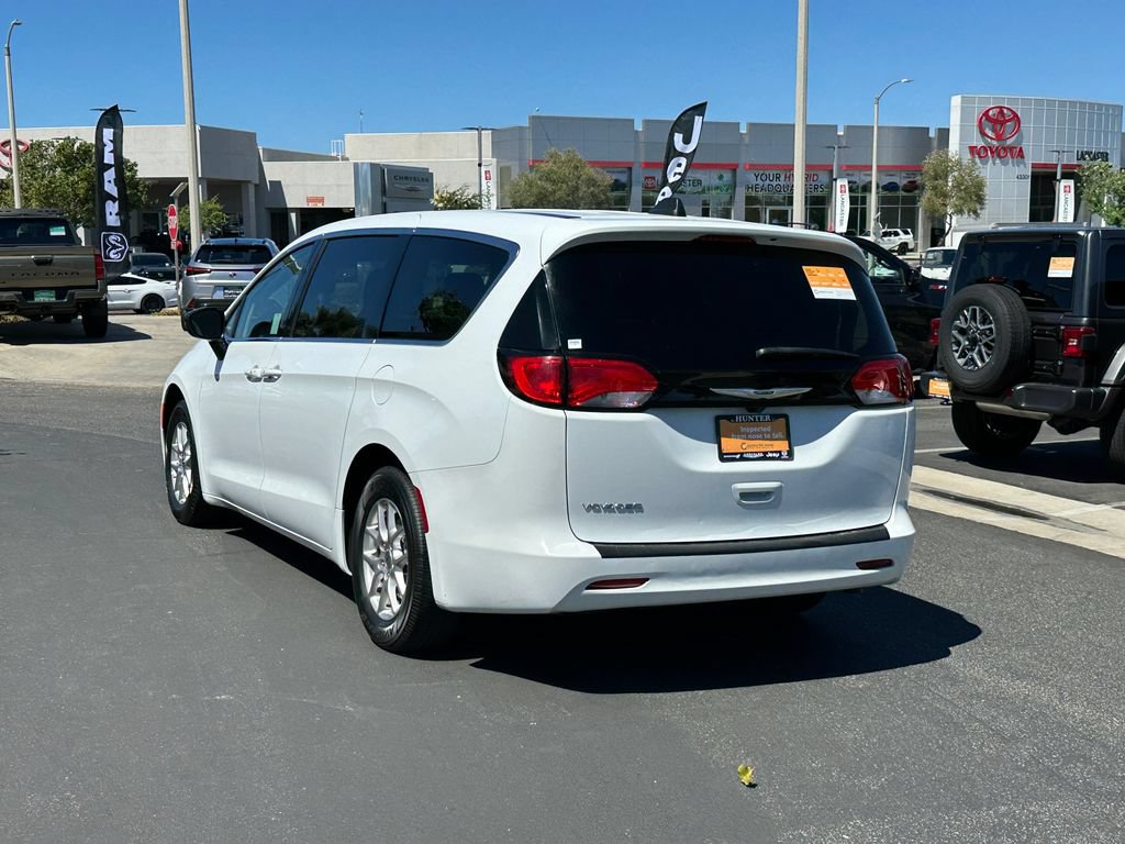 Certified 2024 Chrysler Voyager LX FWD image 5