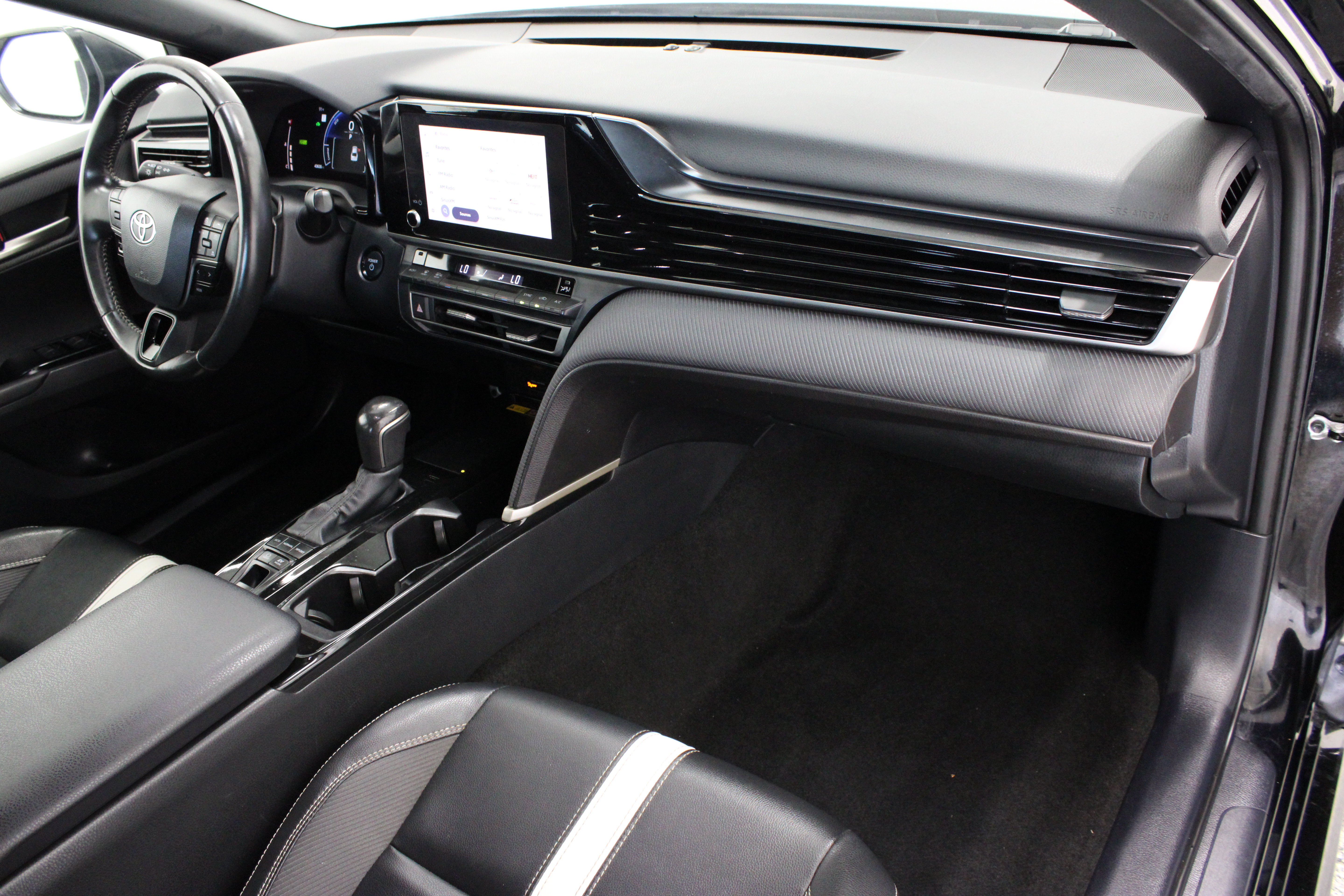Used 2025 Toyota Camry SE FWD image 35