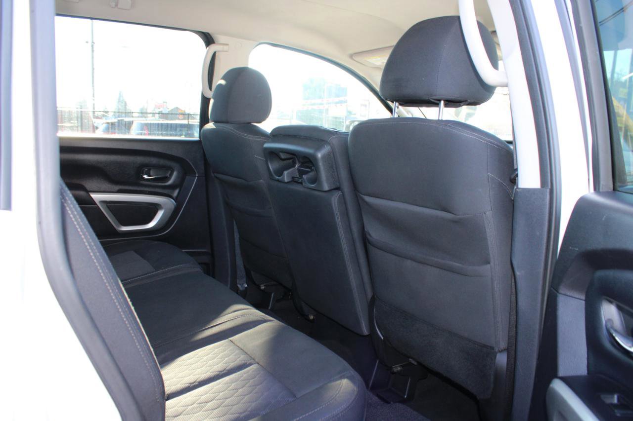 Used 2017 Nissan Titan SV image 15