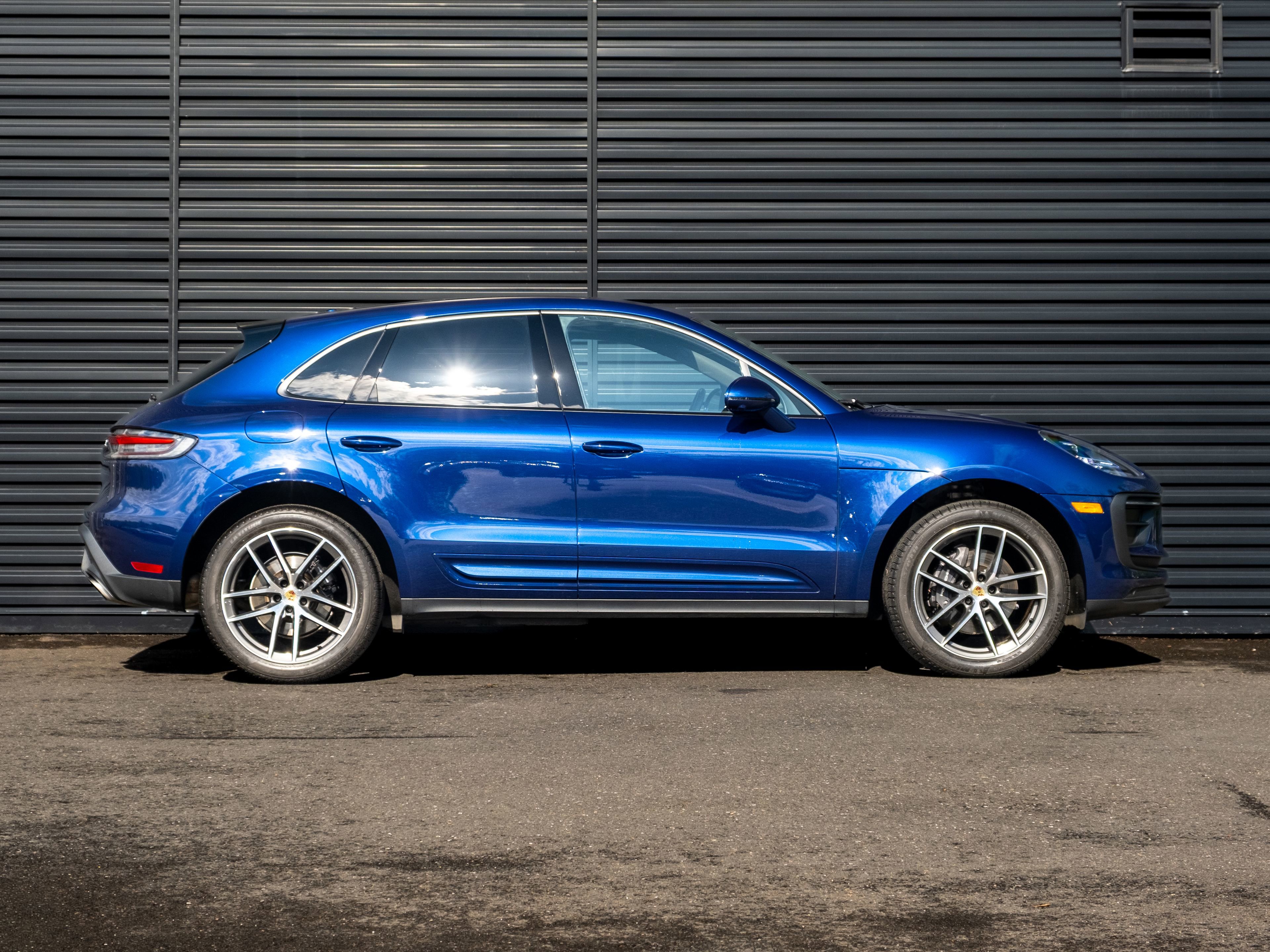 Certified 2023 Porsche Macan AWD/4WD image 9