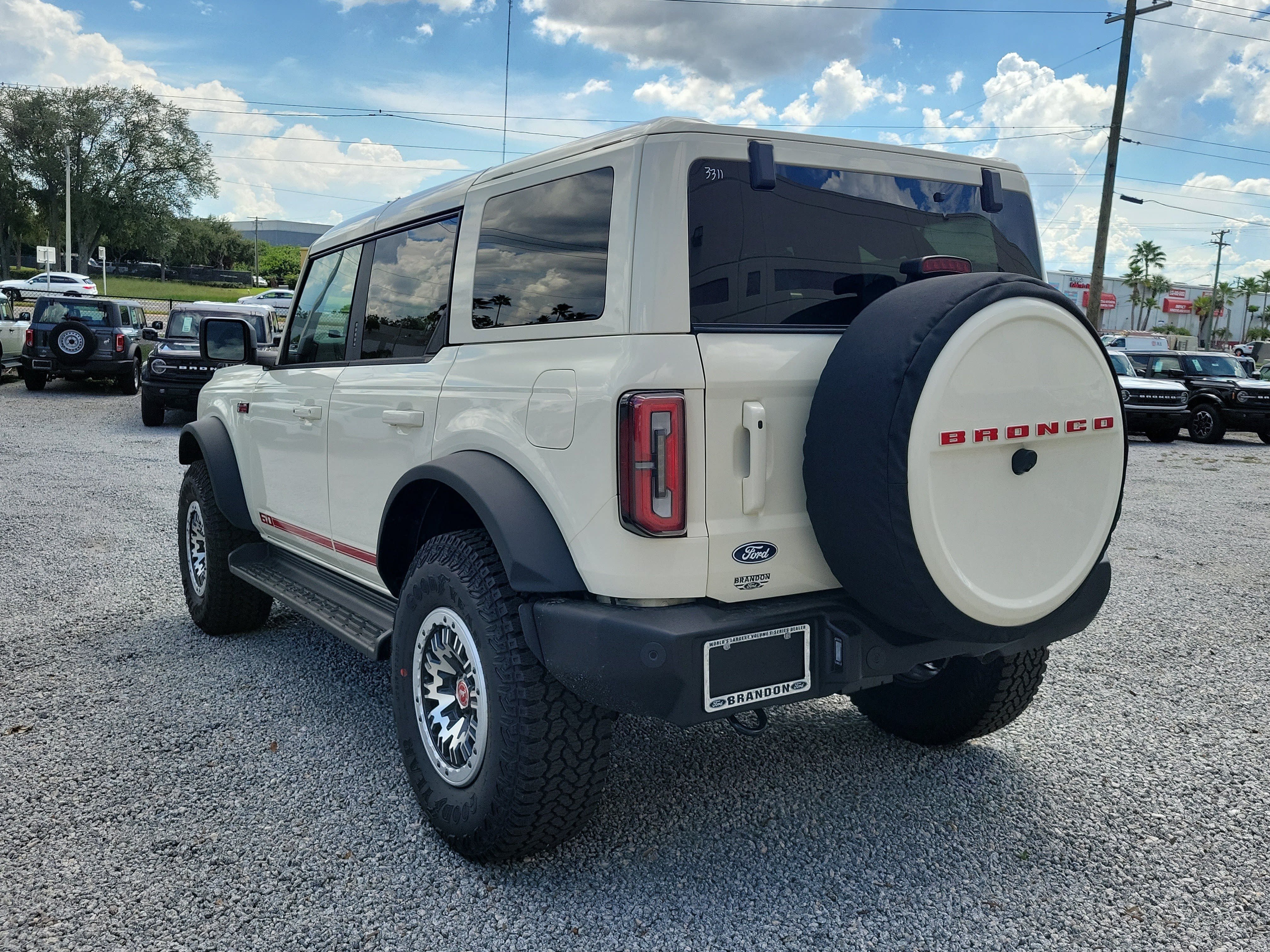 New 2026 Ford Bronco Outer Banks w/ Sasquatch Package AWD/4WD image 8