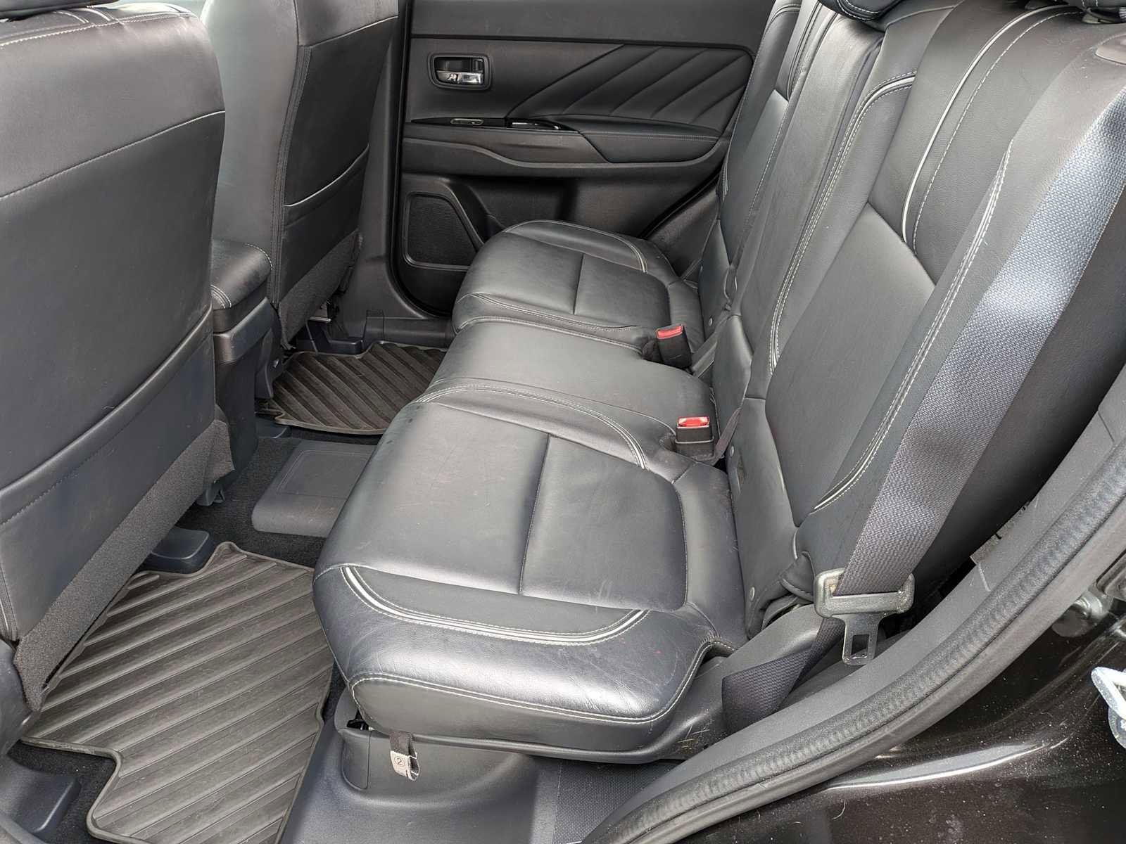 Used 2018 Mitsubishi Outlander SEL image 18