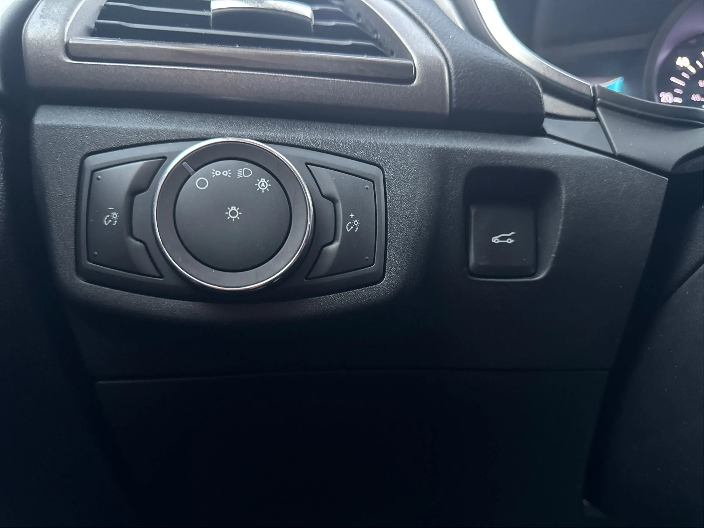 Used 2020 Ford Fusion SEL image 20